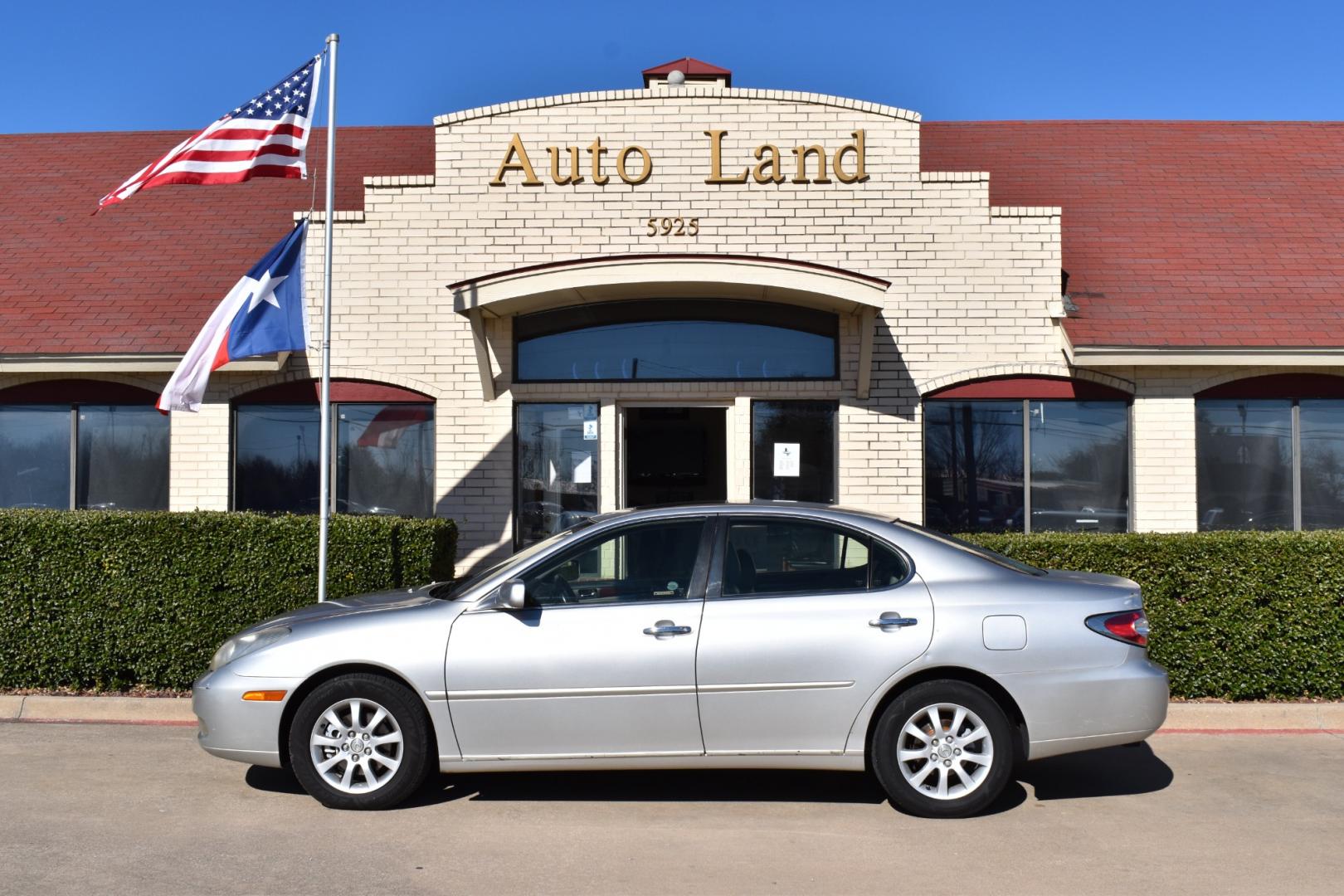 2002 Silver /Gray Lexus ES 300 (JTHBF30G625) with an 3.0 L engine, 6 Speed AUTOMATIC transmission, located at 5925 E. BELKNAP ST., HALTOM CITY, TX, 76117, (817) 834-4222, 32.803799, -97.259003 - Buying a 2002 Lexus ES 300 Sedan could be a solid choice for several reasons: Reliability: Lexus vehicles are renowned for their reliability and longevity. The ES 300 is no exception, often praised for its durability and low maintenance costs. It's engineered with quality materials and components, - Photo#18